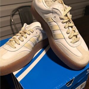 NWT Adidas Sambae Sneakers W9.5